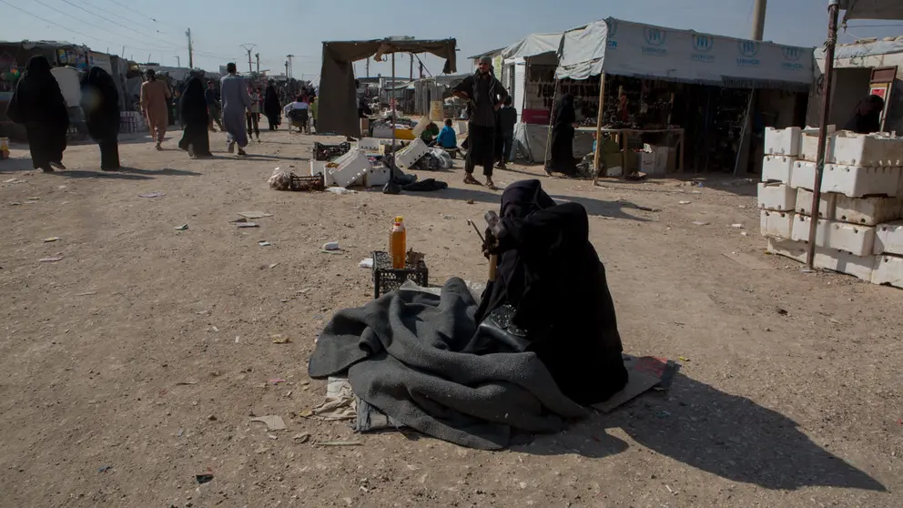 A Woman in Al-Hol Camp, Syria. Photo: Y. Boechat (VOA).


VOA_in_Al-Hol_Camp,_Syria,_16_October_2019_02-by-Y.-Boechat-(VOA)