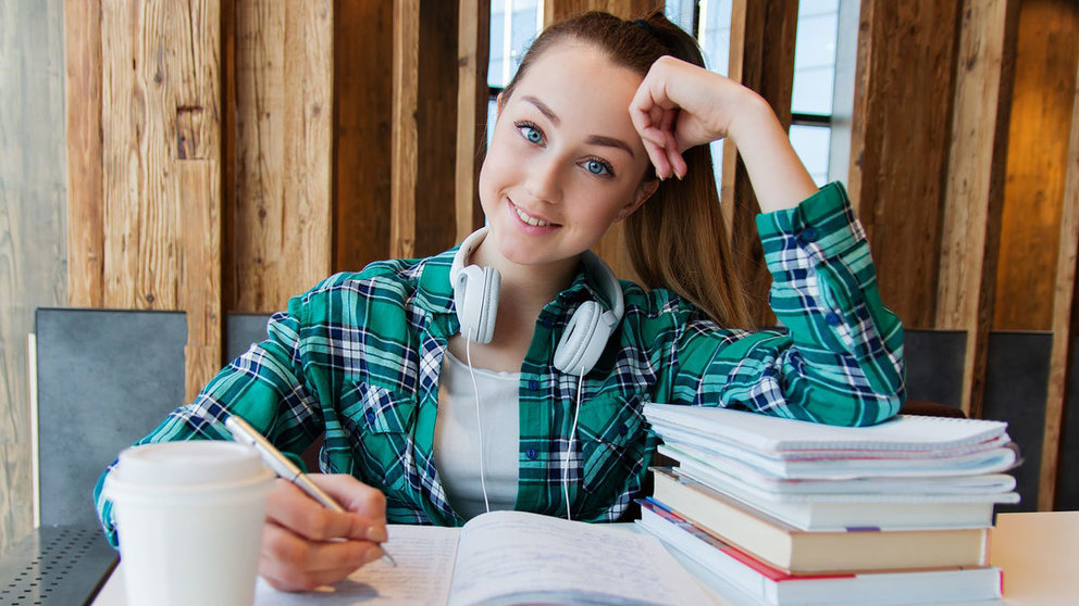 Girl-study-student-blond-books-homework
