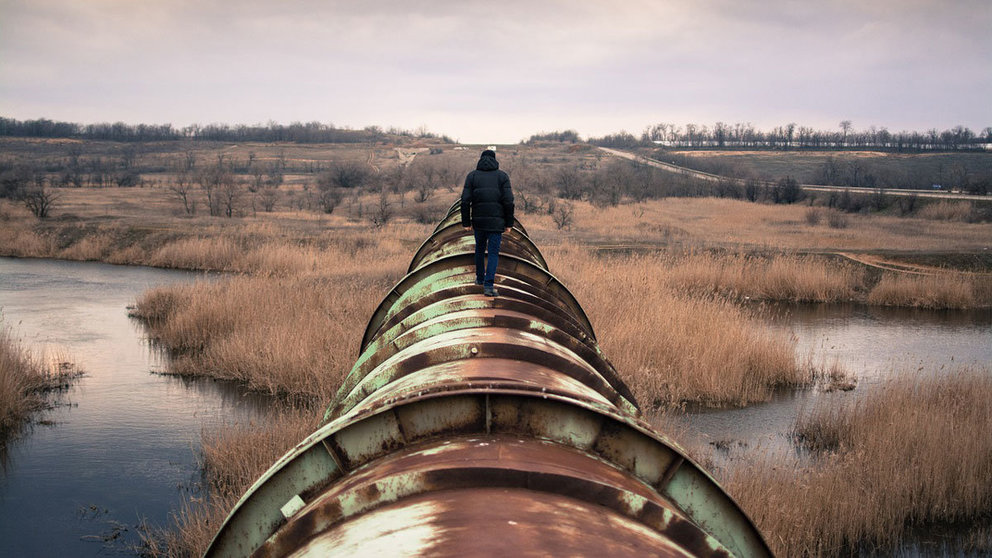 Pipeline-walk-person