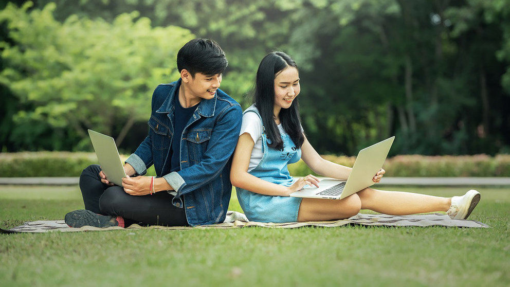 Students-boy-girl-laptop-countryside-park-field-grass-by-Sasin-Tipchai-from-Pixabay