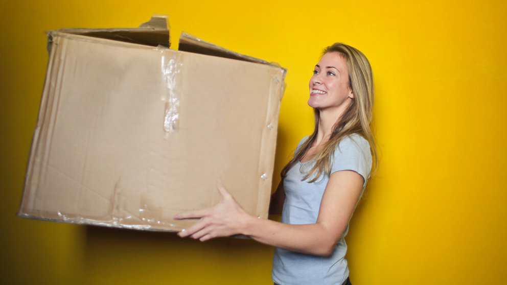 Woman-blonde-cardboard-paperboard-box