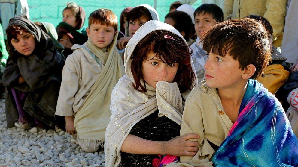 Afghanistan-children-boys-girls-school-by-WikiImages-from-Pixabay