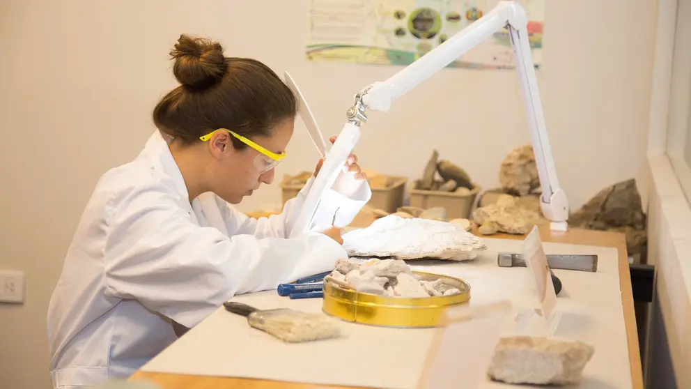 Woman-science-geology-female-girl-student-doctor