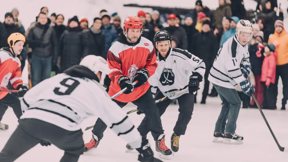 Save-Pond-Hockey-Helsinki-by-Marko-Seuranen