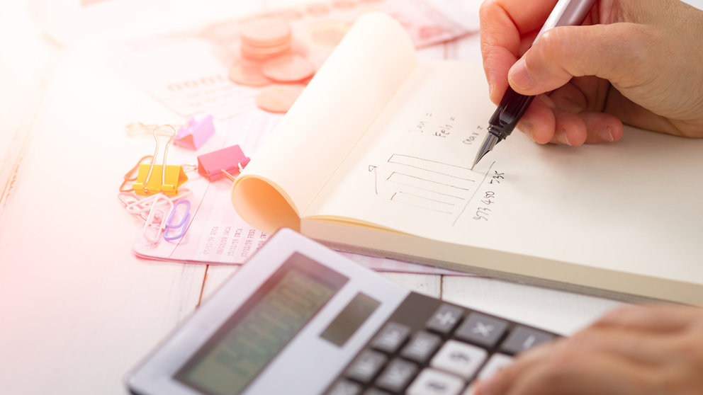 Calculator-pen-account-bookkeeping