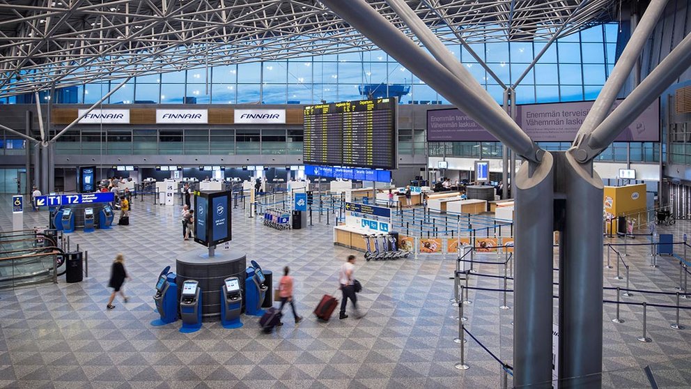 Helsinki-Airport-lobby-security-control-bag-drop-by-Finavia