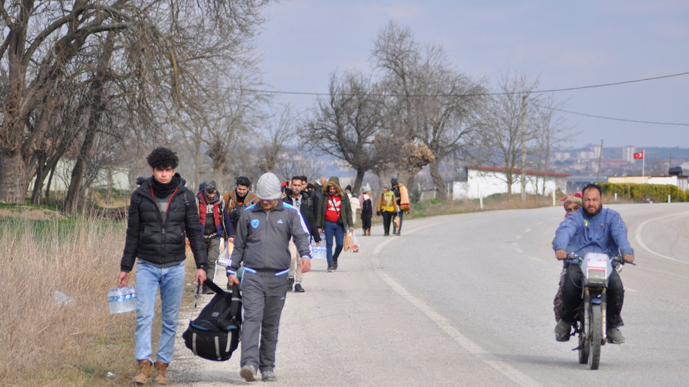 Refugees-road-Turkey-Greece-border-by-Tülin-Çetinkol