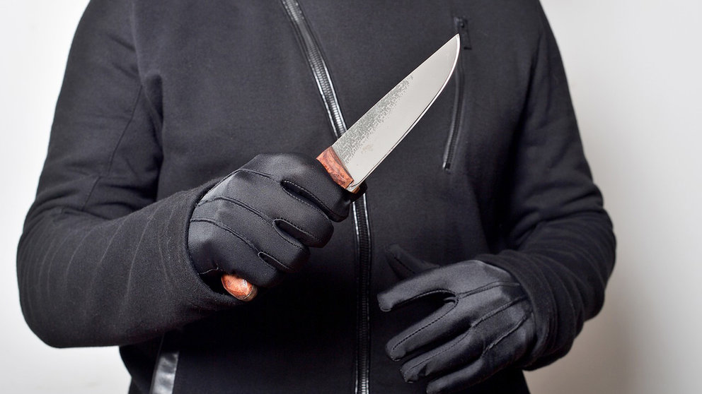 Woman-killer-knife-weapon-kitchen by Pixabay.