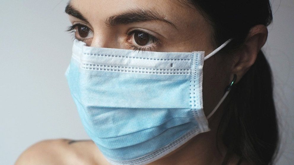 Woman-mask-flu-infection-coronavirus-ill-sick-disease
