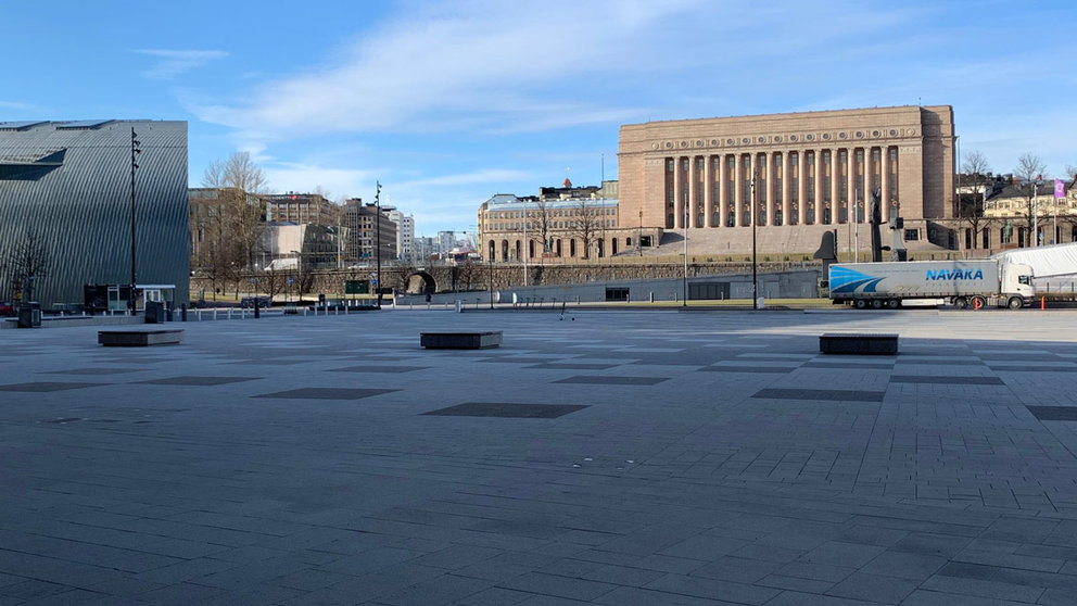 Helsinki-Parliament-eduskunta-square by Ali Abaday
