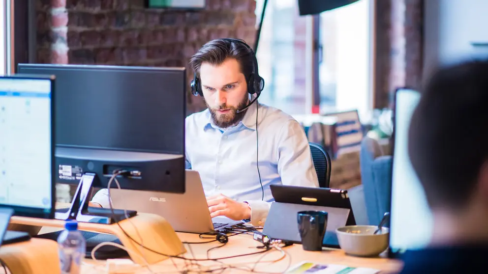 Man-work-call-center-headphones-laptop-asus-computer by pexels.