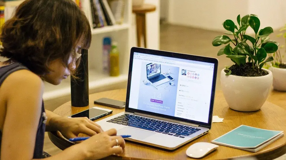 Woman-laptop-computer-work-home