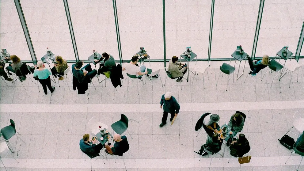 Company-cafeteria-lunch