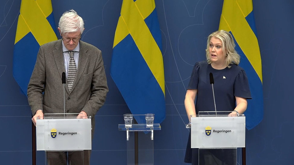 Swedish-Minister-Lena-Hallengren-with-the-Director-of-Public-Health-Johan-Carlson-by-Sweden.se