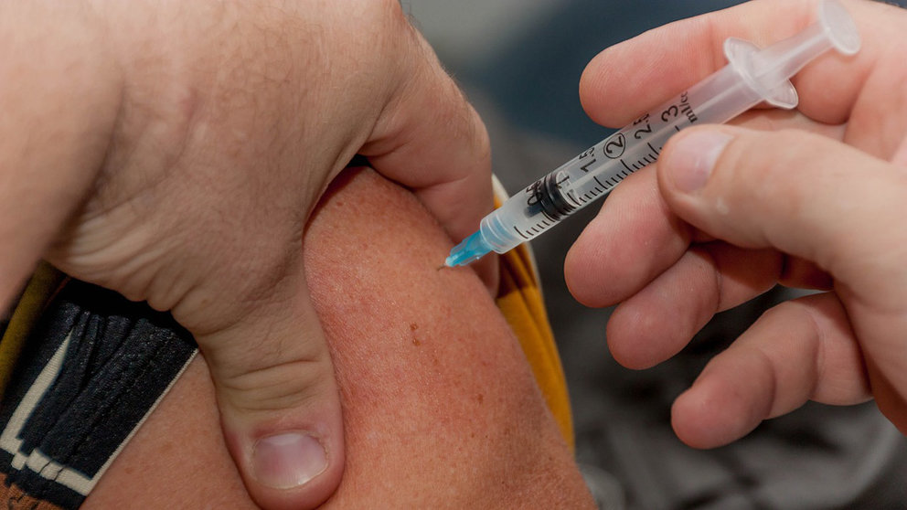 Vaccine-flu-shot-doctor-medicine