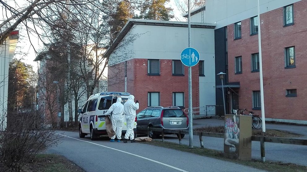 Police officers, dressed in protective suits, carry out an intervention amid the coronavirus pandemic. Photo: Foreigner.fi