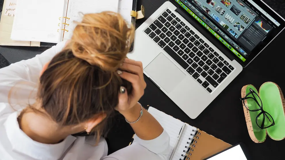 Woman-computer-laptop-design-unemployed-remote-working