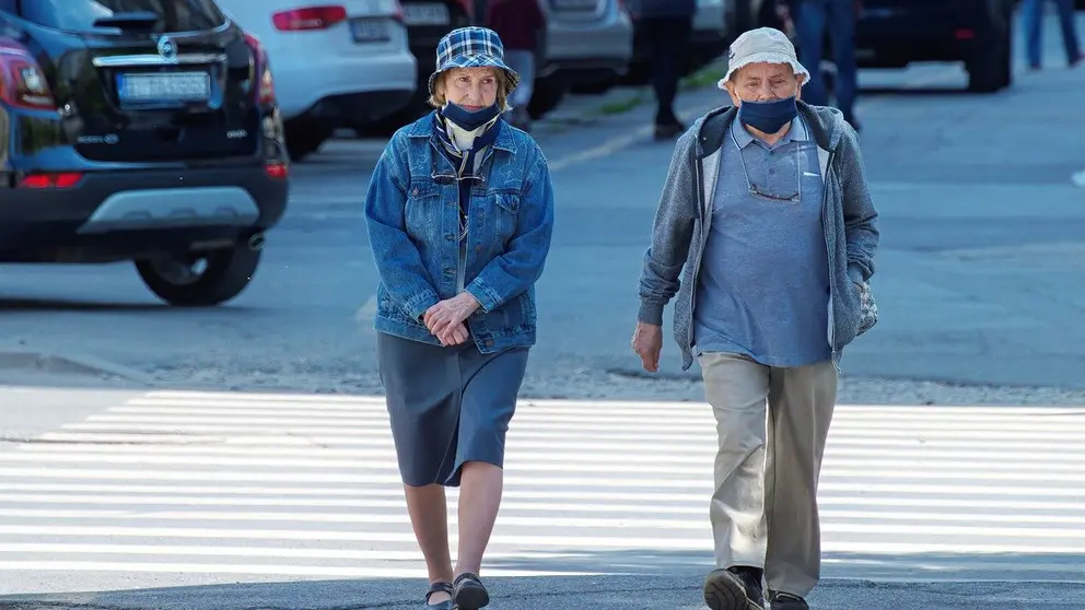 Old-people-couple-coronavirus-masks-face-by-Pixabay