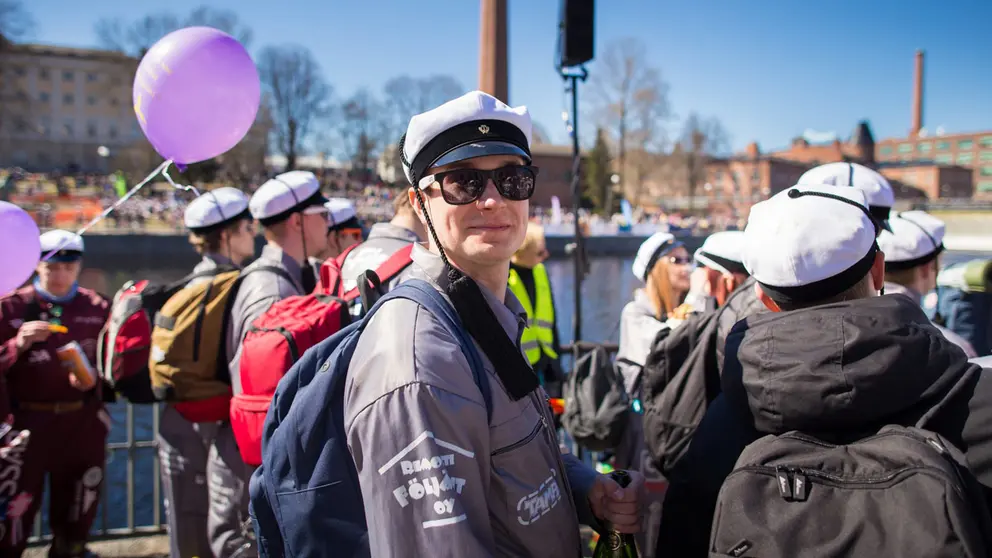 Young students celebrating Vappu before the pandemic, in Tampere in 2017. Photo: Laura-Vanzo.