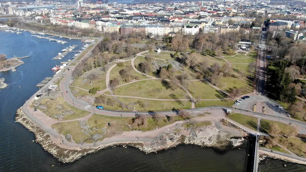 Kaivopuisto-park-Helsinki-by-Helsinki-Police