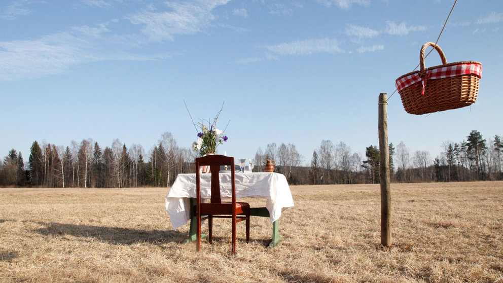 A Swedish couple is opening a &#34;COVID-19-safe&#34; pop-up restaurant in a meadow with one chair and one table in Ransater, Sweden March 26, 2020. There are no waiters and the food is brought to the table in a basket from the restaurant window via a pulley system. Linda Karlsson/Handout via REUTERS