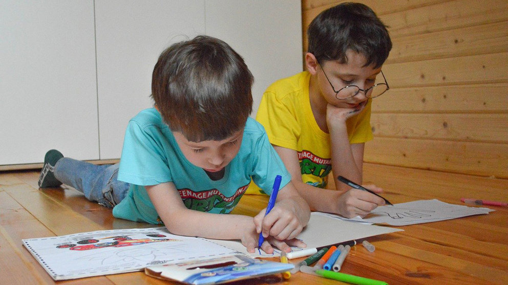 Children-coloring-school