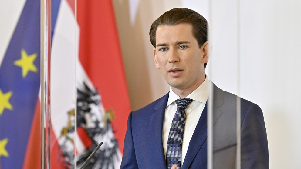 Chancellor Sebastian Kurz attends a news conference during the coronavirus disease (COVID-19) outbreak in Vienna, Austria, May 11, 2020. Hans Punz/Pool via REUTERS
