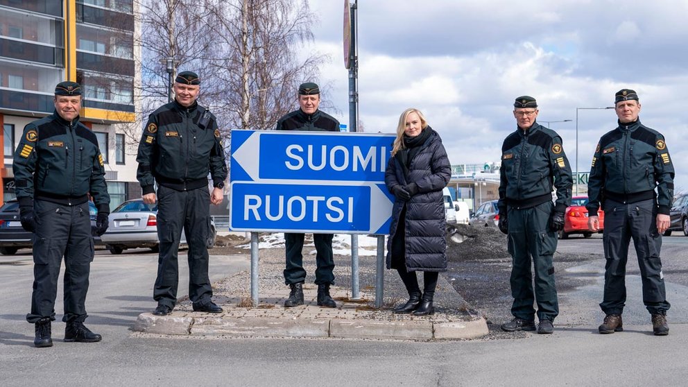 Minister of the Interior Maria Ohisalo with Border Guard officers at the Finnish-Swedish border in Lapland. Photo: Border Guard/@rajavartijat/Twitter.