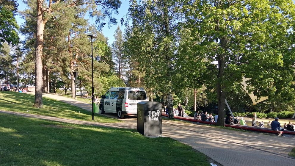 Police-car-patrol-park-gathering-Uusimaa-by-Foreigner.fi