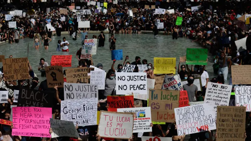 Protesters hold signs while standing in a pool outside city hall, as they rally against the death in Minneapolis police custody of George Floyd in Houston, Texas, U.S. June 2, 2020. REUTERS/Callaghan O&#39;Hare