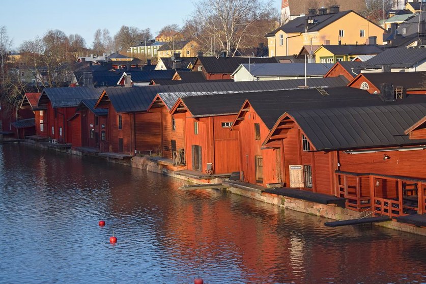 Porvoo-wooden-houses-by-Pablo-Morilla