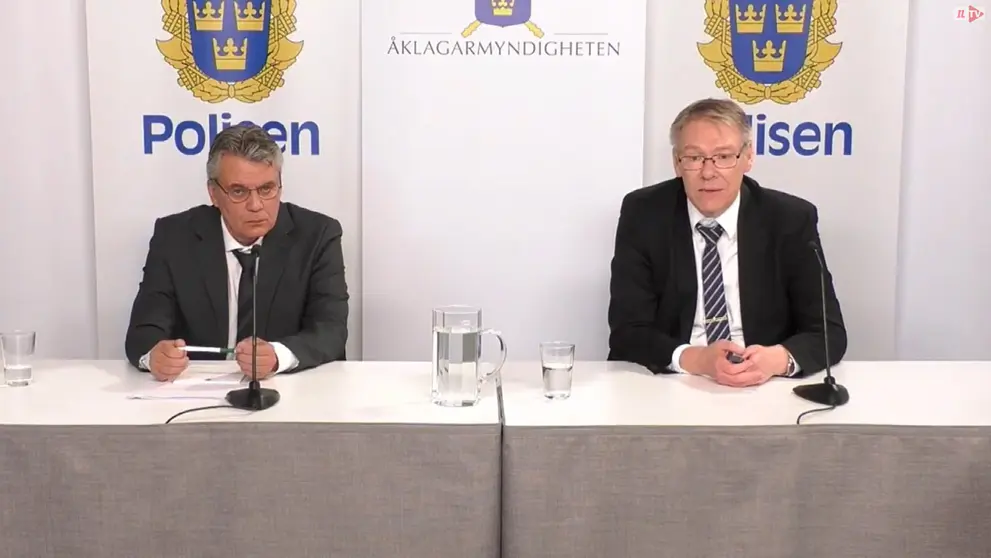 chief-prosecutor-Krister-Petersson-(r)-and-Hans-Melander,-head-of-the-police-team.-Screenshot-of-Police-live-broadcast