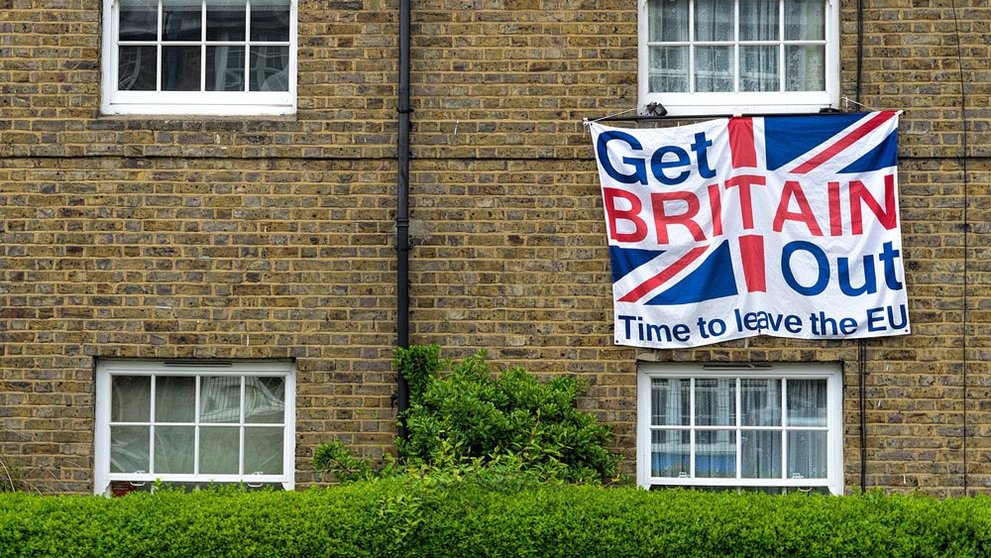 Britain-out-brexit-flag-window-house