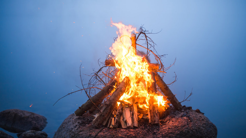 A Midsummer bonfire. Photo: Laura Vanzo/Visit Tampere.