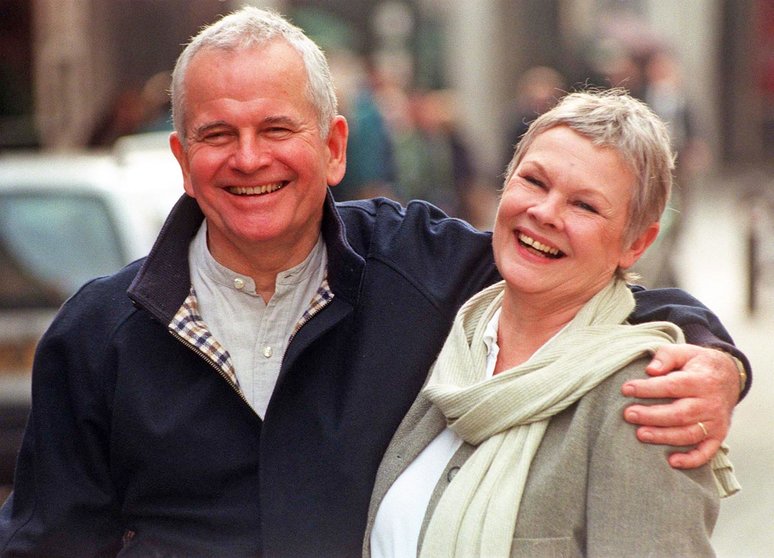 English actor Ian Holm and actress Judi Dench pose for a photograph. Photo: Stefan Rousseau/dpa.