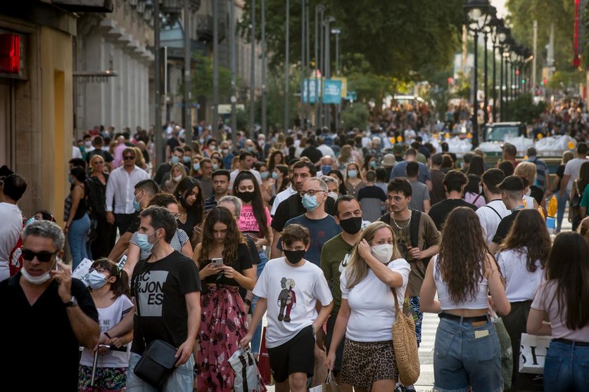 20 June 2020, Spain, Barcelona: People wearing face masks walk along the shopping street Portal del Angel after they were allowed to move freely again as Spain is no longer in a coronavirus emergency. Photo: Jordi Boixareu/ZUMA Wire/dpa