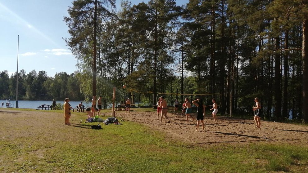 Young Finns enjoying the good weather during the Juhannus weekend. Photo: Foreigner.fi