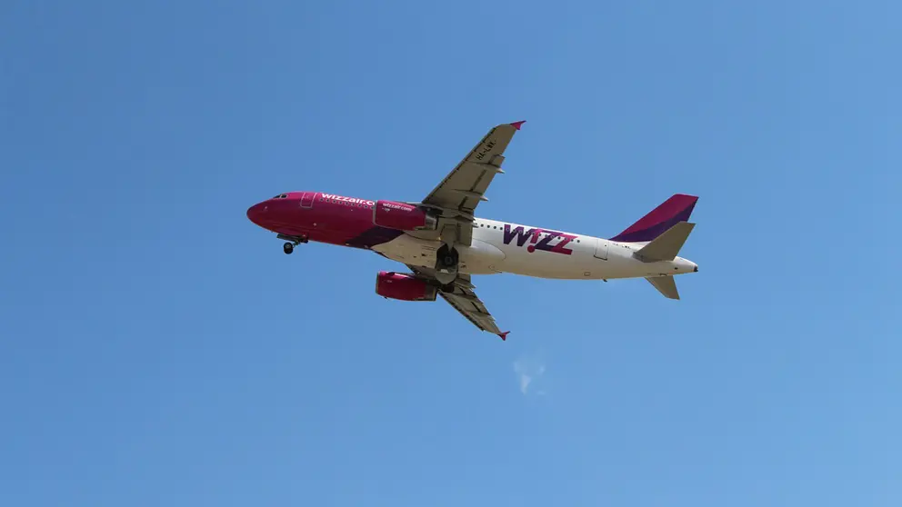 Wizzair-plane-aircraft-flight