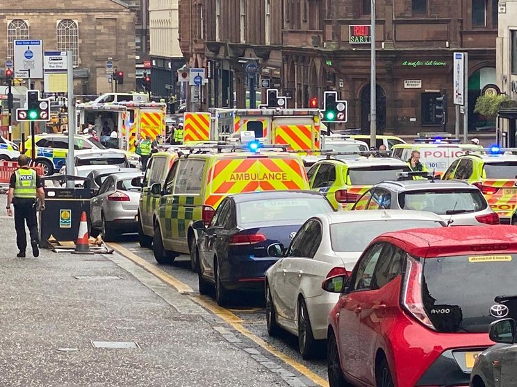Photo taken with permission from the Twitter feed of @JATV_scotland of police presence in West George Street, Glasgow, as a serious police incident has closed roads in the city centre. Photo: @jatv_Scotland/Twitter/PA Media/dpa - ATTENTION: editorial use only and only if the credit mentioned above is referenced in full