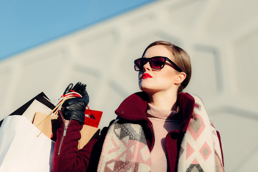 Woman-shopping-bags-sun-glasses-red-lips Photo: Pixabay.