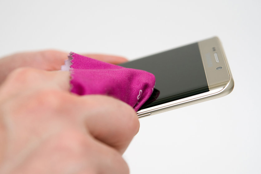 A smartphone is best cleaned with a soft, lint-free, slightly moistened microfibre cloth. Photo: Andrea Warnecke/dpa
