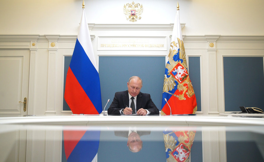 Russia, Moscow: Russian President Vladimir Putin takes part in a video conference call to mark the opening of new military medical centres for patients infected with the coronavirus (COVID-19). Photo: -/Kremlin/dpa