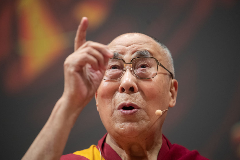 20 September 2018, Heidelberg: Dalai Lama, spiritual leader of the Tibetans, gesturing during his farewell words. The Dalai Lama, turned 85 on Monday, with followers holding prayers for him to have a long life as well as organizing global events online to dedicate to him a &#34;Year of Gratitude.&#34; Photo: Marijan Murat/dpa