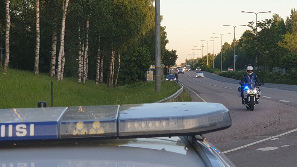 Police-car-motorbike-by-Helsinki-police