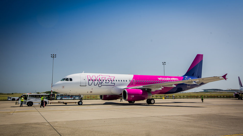 Wizz-Air-airplane-aircraft-plane-A320-by-Wizz-Air