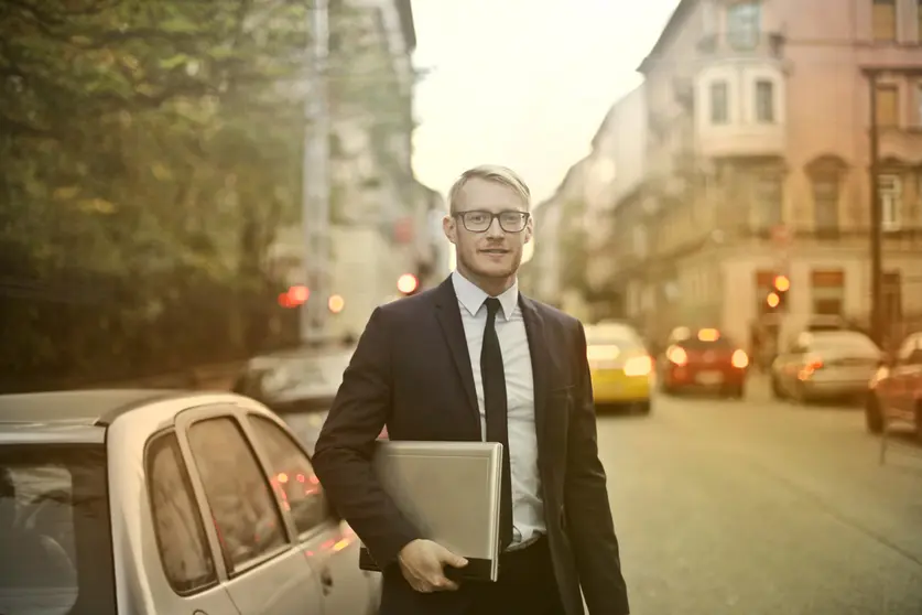 Smiling-Businessman-Smile-Folder-laptop-street