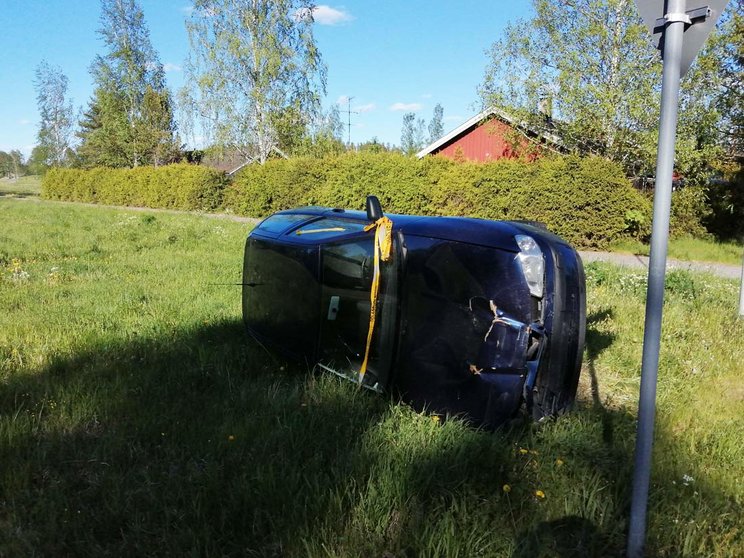 A crashed car in a ditch. Photo: Foreigner.fi/file photo.