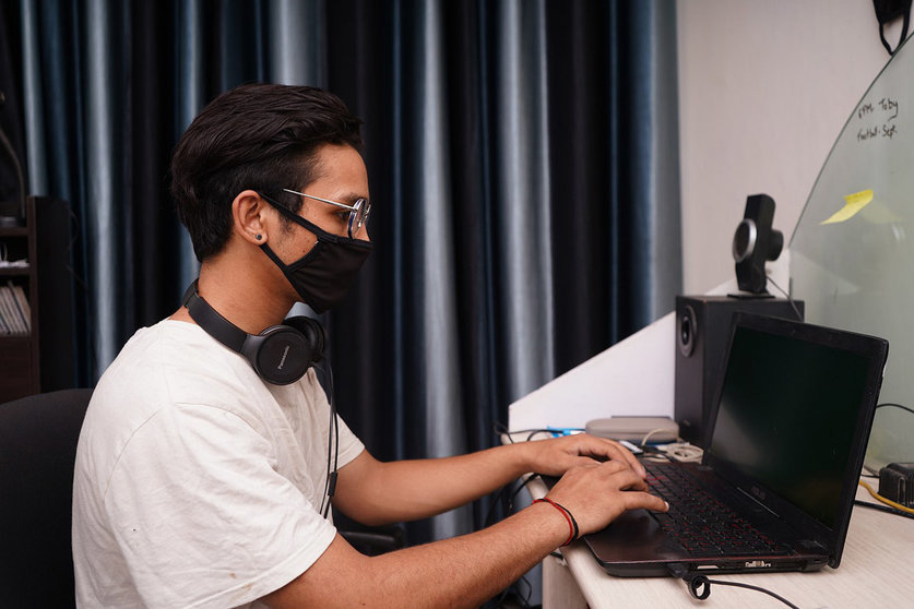 Student-mask-computer-laptop-study-work-remote