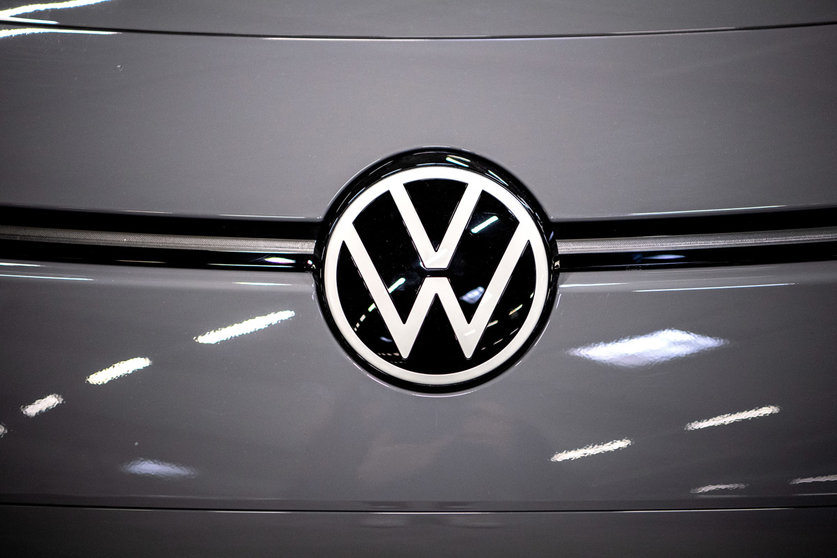 Brunswick: The logo of German automaker Volkswagen is seen on the electric car ID.3 during the opening of the new battery system production facility. Photo: Sina Schuldt/dpa