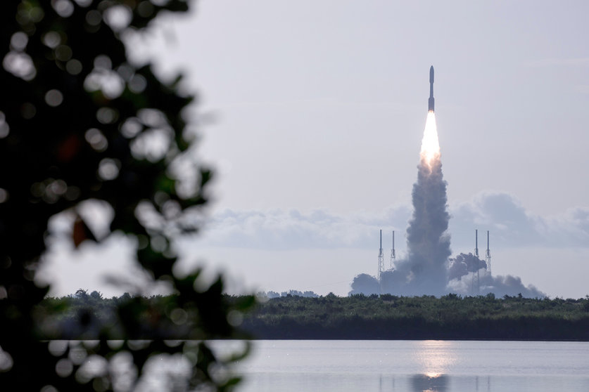 30 July 2020, US, Cape Canaveral: An Atlas V rocket with the Perseverance rover launches to space from Space Launch Complex 41 at Cape Canaveral Air Force Station. Photo: Joel Kowsky/NASA/dpa